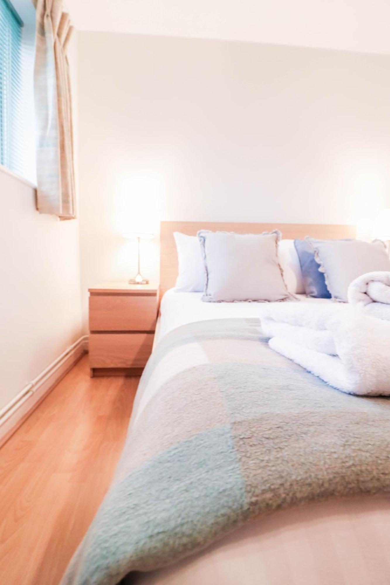 Bright And Spacious Contractor House L Parking! 博勒姆伍德 外观 照片