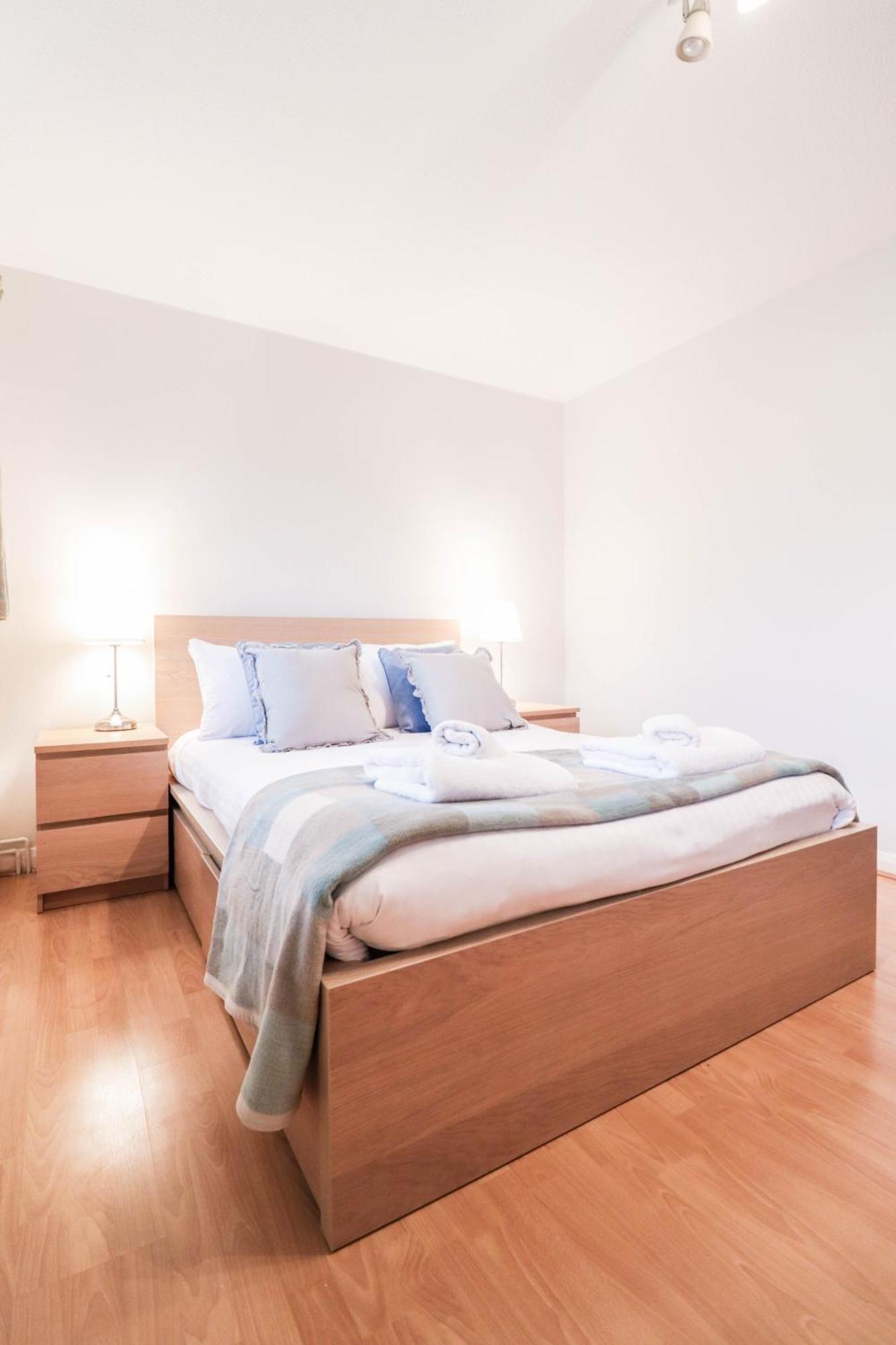 Bright And Spacious Contractor House L Parking! 博勒姆伍德 外观 照片