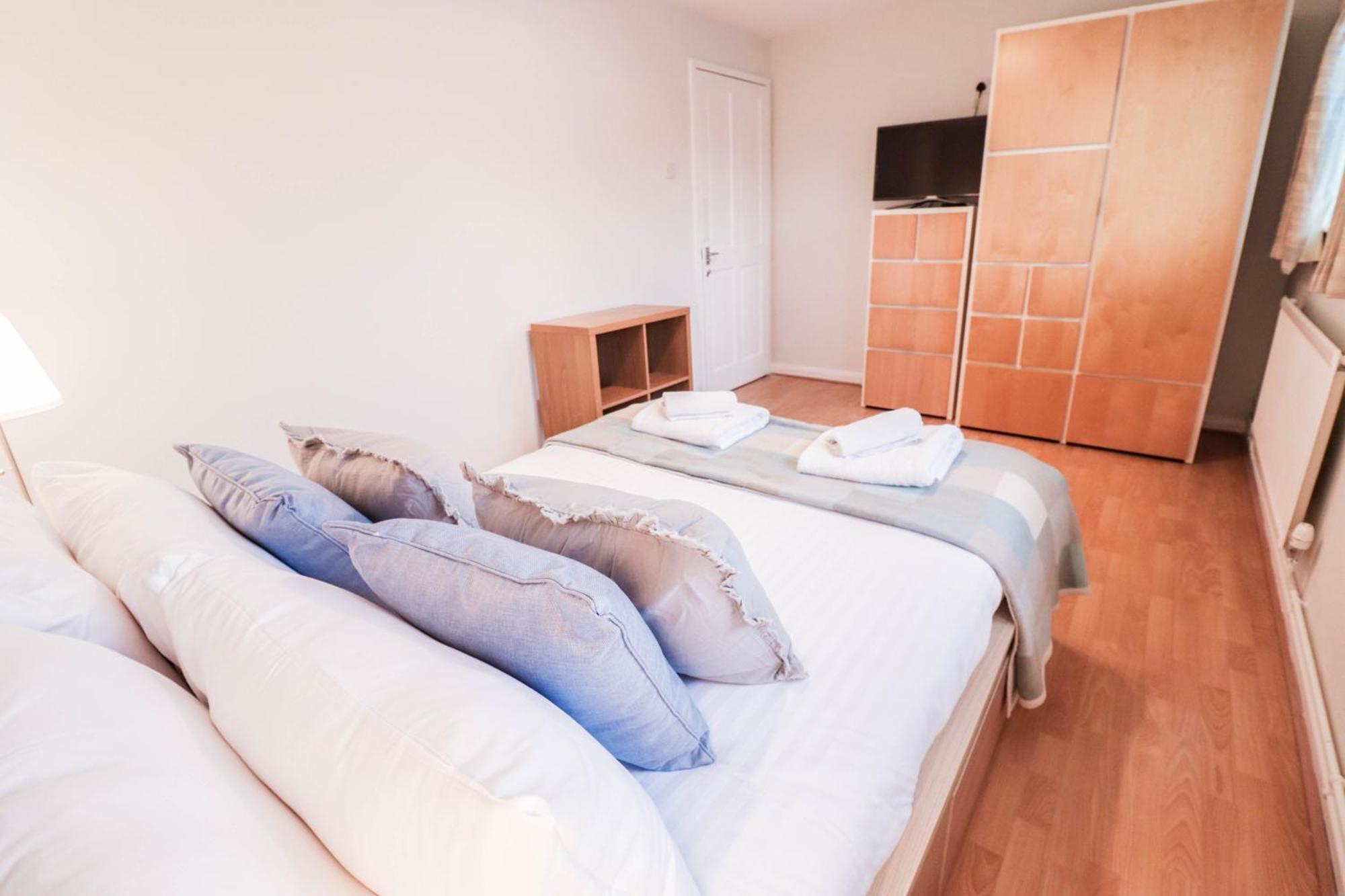 Bright And Spacious Contractor House L Parking! 博勒姆伍德 外观 照片
