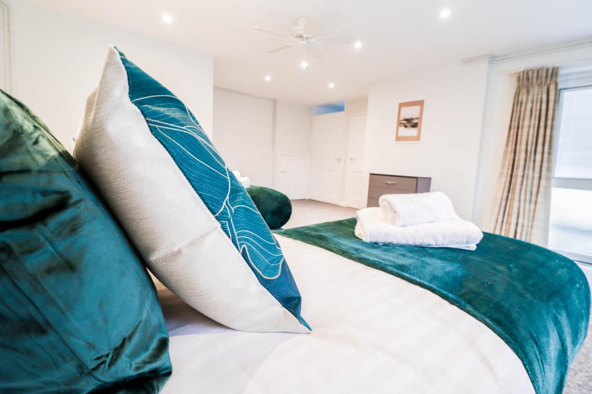 Bright And Spacious Contractor House L Parking! 博勒姆伍德 外观 照片