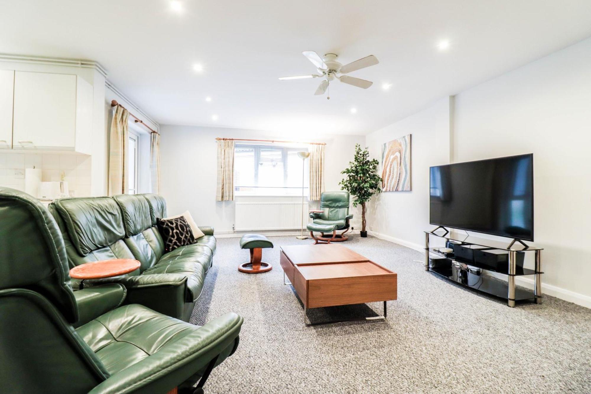 Bright And Spacious Contractor House L Parking! 博勒姆伍德 外观 照片
