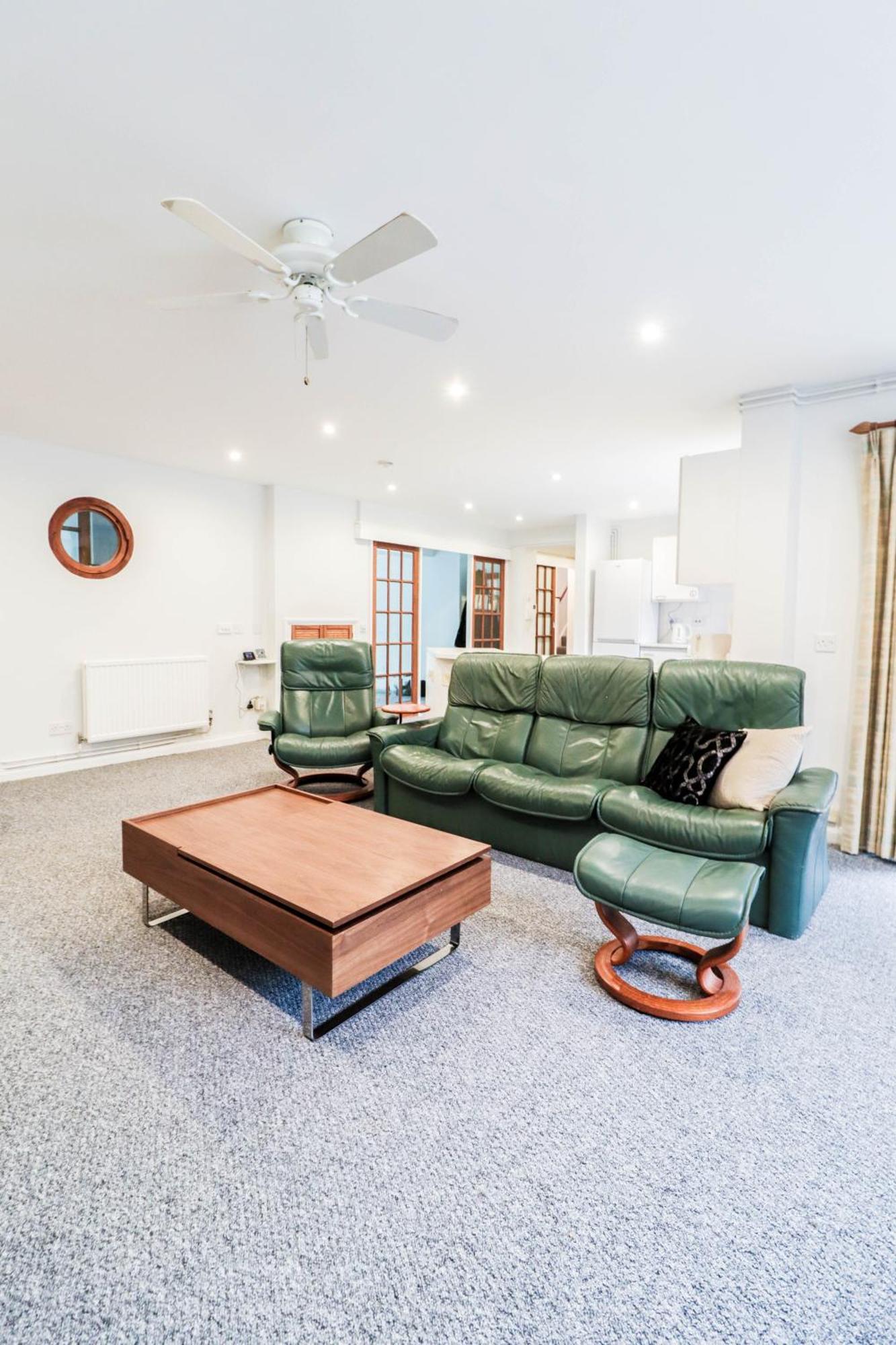 Bright And Spacious Contractor House L Parking! 博勒姆伍德 外观 照片